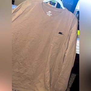 This is a long sleeve Nike shirt! Only worn once